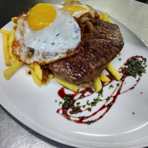 Lomo de Res a lo pobre/ Striploin a lo pobre.