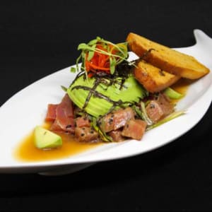 Ceviche de atún al estilo oriental / Oriental style tuna ceviche.
