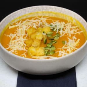 Crema de zapallo camote con miel y jengibre