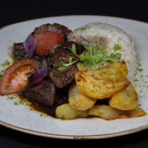 Lomo saltado peruano / Peruvian style sauteed rib-eye.