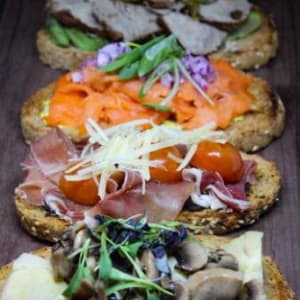 Tostadas caseras / Homemade bruschettas