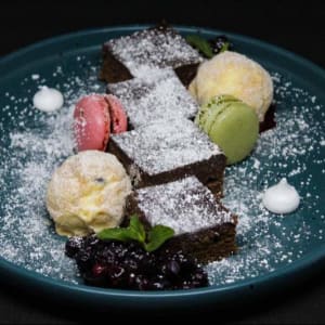 Brownie con Helado artesanal / Brownie with homemade icecream.