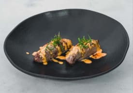 NIGIRI CARNE CON MANTEQUILLA DE AJO Y ROCOTO Thumbnail