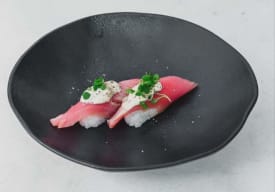 NIGIRI ATUN A LA PIMIENTA NEGRA Thumbnail
