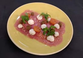 Carpaccio de Atún con Lactonesa al Jengibre, Tomates Asados y Sesamo Tostado Thumbnail