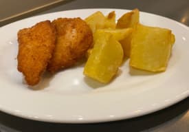 Menú Niño Nugget de Pollo y Papas Fritas Caseras Thumbnail