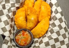 Empanadas de pino fritas Thumbnail