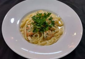 Fetuccini con Camarones Salteados y Salsa Cremosa al Pil Pil Thumbnail