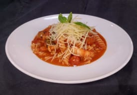 Fusilli con Camarón Ecuatoriano, Tomate Rostizado, Salsa Pomodoro y Zeste de Limón Thumbnail