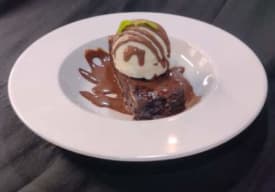 Brownie con Helado de Vainilla Thumbnail