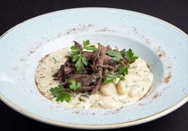 Ñoquis con Salsa de Queso Azul y Plateada Estofada Thumbnail