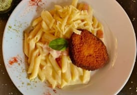 Penne Alfredo C/ Milanesa de Pollo Niño Thumbnail