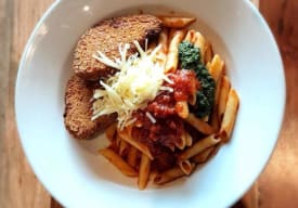 Penne con Milanesa de pollo Thumbnail