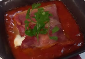 Prosciutto con Mozzarella al Horno con Salsa Pomodoro a la Albahaca. Thumbnail