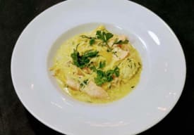 Ravioles de Salmón Ahumado con Salsa 4 Quesos y Laminas de Salmón Fresco Thumbnail