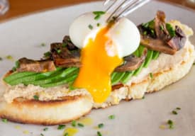 Tostada Hummus Y Champiñon Thumbnail