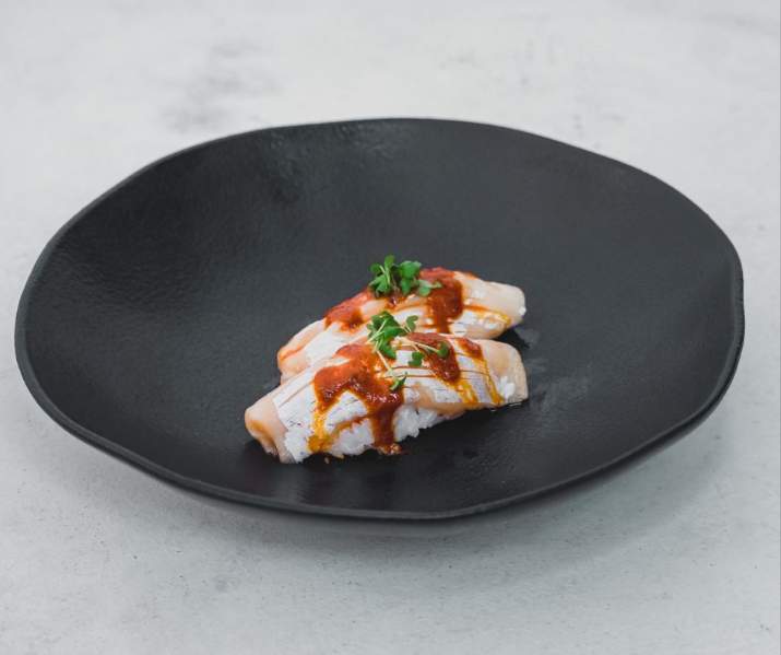NIGIRI SALMON CON SALSA ANTICUCHERA Thumbnail