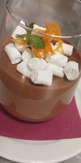 Mousse de Chocolate con Marshmallows y Confit de Naranja