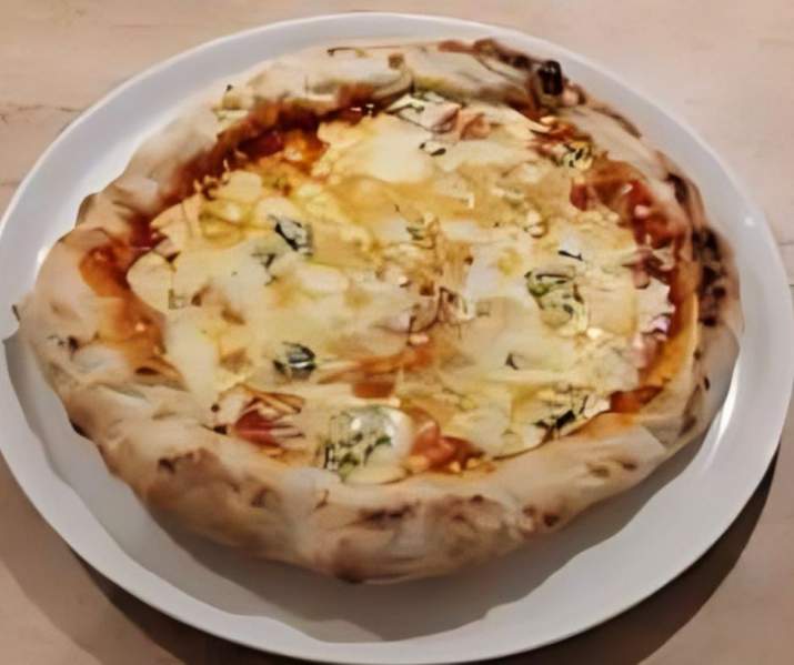 Pizza  cuatro quesos Thumbnail