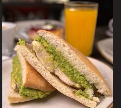 Ave Palta con Café o Té y Jugo de Naranja Thumbnail