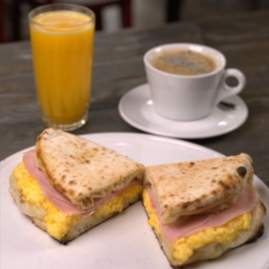 Saltimboca Criollo + Café o Té + Jugo de Naranja Thumbnail