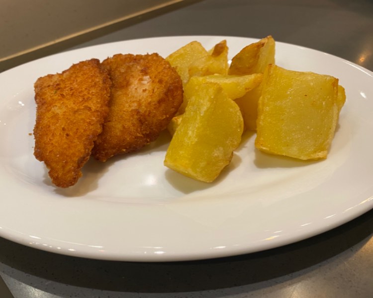 Menú Niño Nugget de Pollo y Papas Fritas Caseras