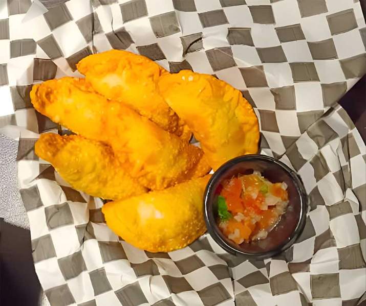 Empanadas de camarón queso fritas Thumbnail
