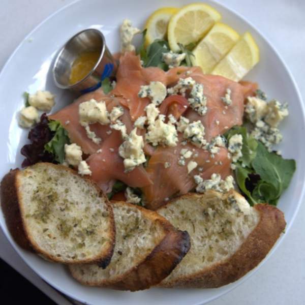 Ensalada de Salmón Thumbnail