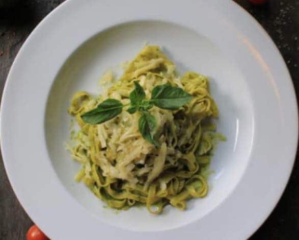 Fettuccini al Pesto Thumbnail