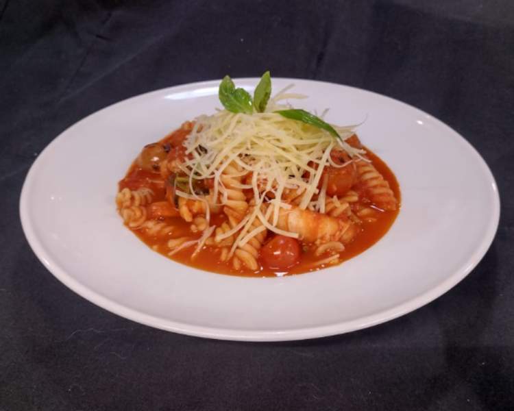Fusilli con Camarón Ecuatoriano, Tomate Rostizado, Salsa Pomodoro y Zeste de Limón Thumbnail