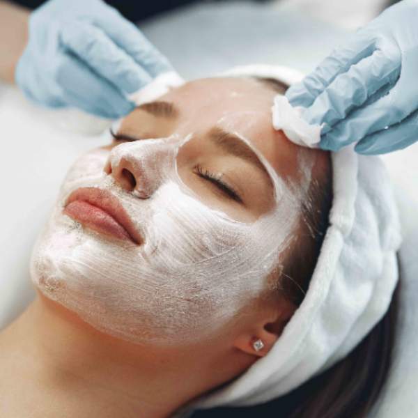Tratamiento Facial de Nutrición, Hidratación y Radiofrecuencia (80min) Thumbnail