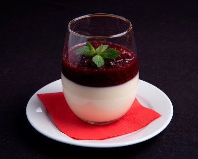 Pannacotta con Salsa de Frutos Rojos Thumbnail