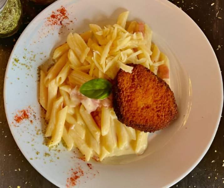 Penne Alfredo C/ Milanesa de Pollo Niño Thumbnail