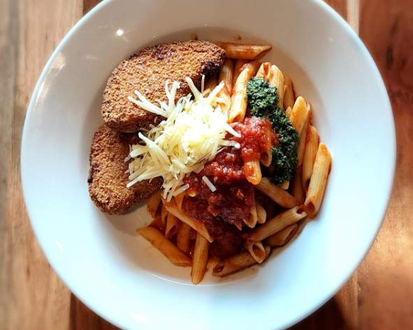 Penne con Milanesa de pollo Thumbnail