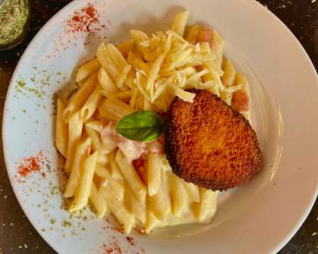 Penne Alfredo C/ Milanesa de Pollo Niño Thumbnail