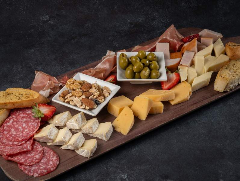 Tabla de Quesos y Fiambres Thumbnail