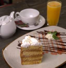 Torta 3 Leches con Café o Té y Jugo de Naranja Thumbnail