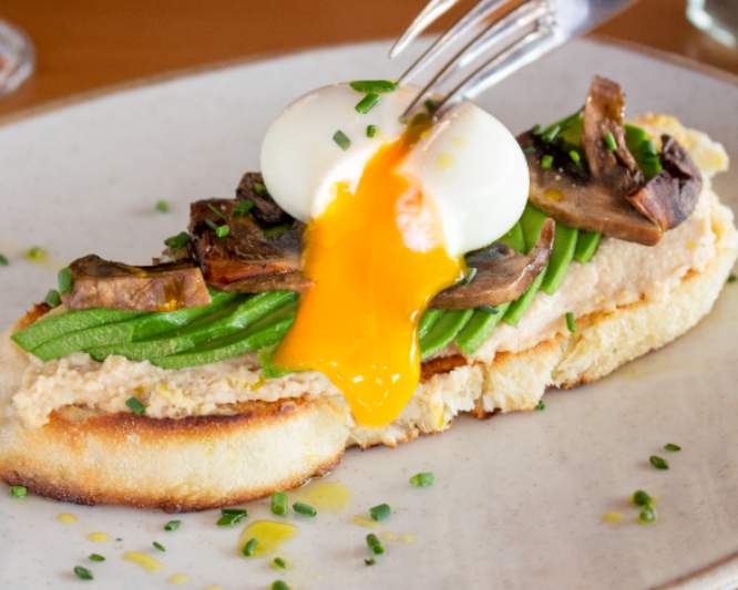 Tostada Hummus Y Champiñon