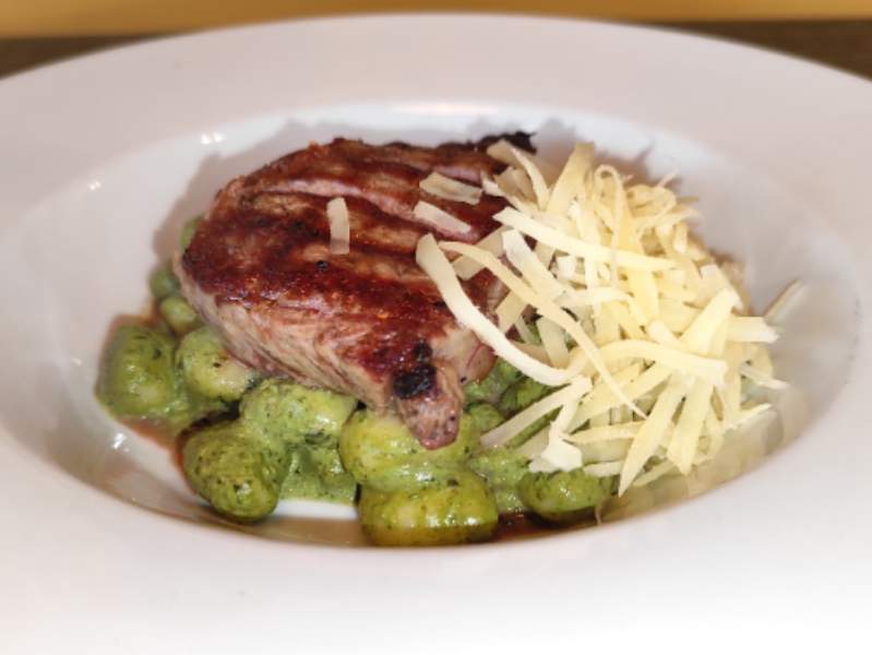 Costata Di Manzo Con Gnocchi Al Pesto Thumbnail