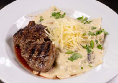 Costata Di Manzo Con Ravioli Salsa Ai Funghi